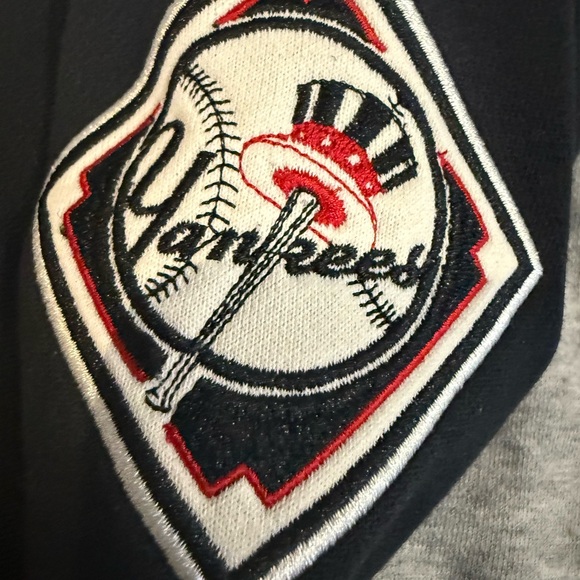 Youth MLB Yankees Jacket - Picture 4 of 11